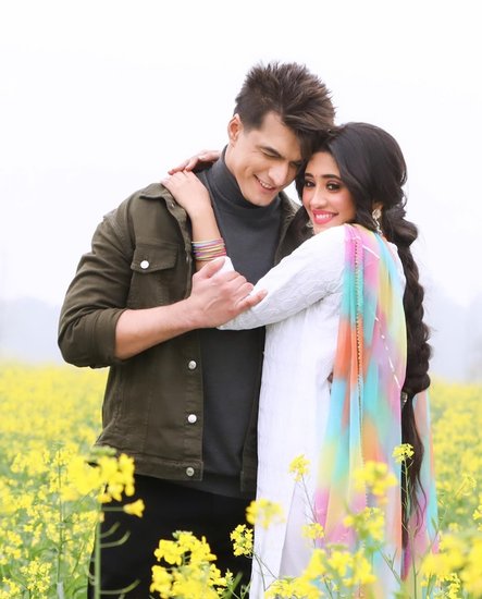 Shivangi Joshi Mohsin Khan: शिवांगी जोशी और मोहसिन खान दोनों ही छोटे पर्दे के चर्चित कलाकार हैं। दोनों ने एक साथ टीवी के पॉपुलर सीरियल ये रिश्ता क्या कहलाता है (Yeh Rishta Kya Kehlata Hai) में काम किया था। शो में दोनों कपल की भूमिका में थे। ऑफस्क्रीन भी दोनों का रिश्ता हमेशा चर्चा में रहा। एक बार इस तरह की अफवाह भी उड़ी कि दोनों का ब्रेकअप हो गया है। 