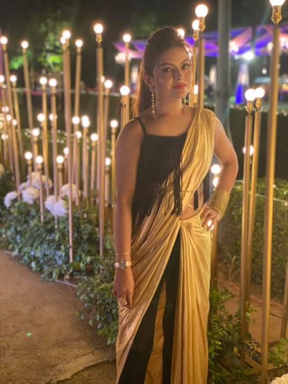 शो में सुरेखा गोयनका का किरदार निभाने वालीं शिल्पा रायजादा ने भोपाल से मास कम्युनिकेशन का कोर्स किया है। 