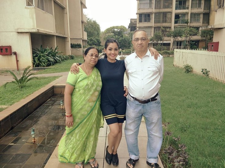 अपने पेरेंट्स के साथ शुभांगी अत्रे।