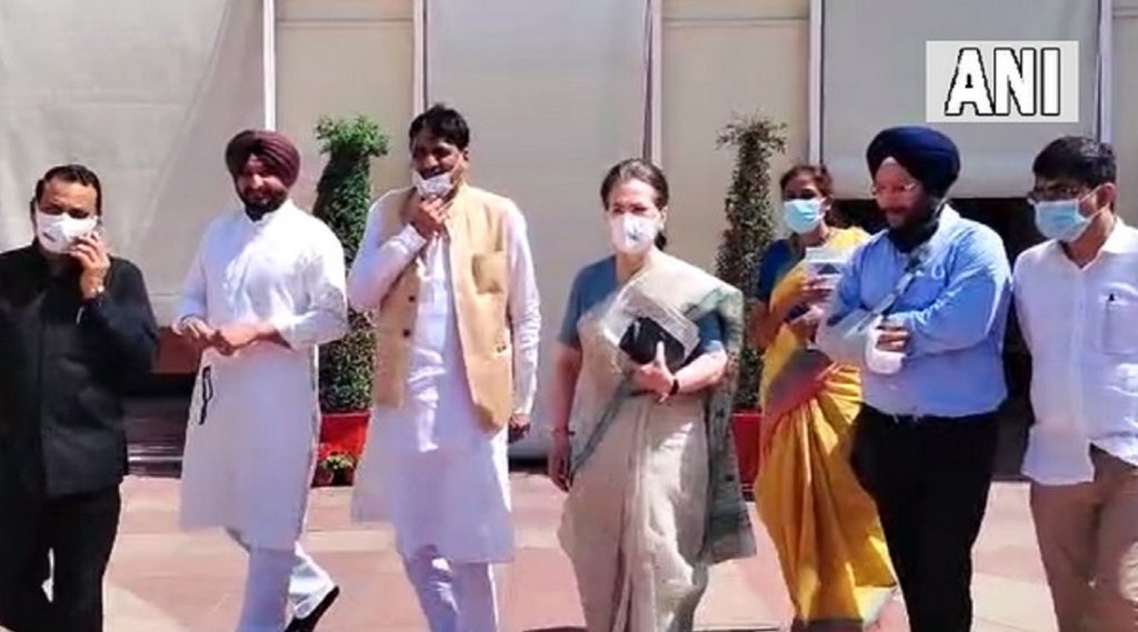 सोनिया गांधी ने पंजाब के कांग्रेस सांसदों के साथ की बैठक। (फोटो- एएनआई)