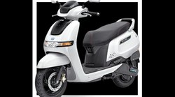 TVS iQube Finance Plan: 15 हजार देकर खरीदें हाइटेक फीचर्स वाला ये इलेक्ट्रिक स्कूटर, बस इतनी बनेगी EMI