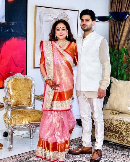 टीना औऱ अनिल अंबानी का यह घर मुंबई के कफ परेड इलाके में है।