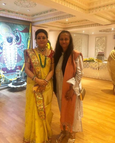 टीना अंबानी का घर अंदर से काफी खूबसूरत सजा है।