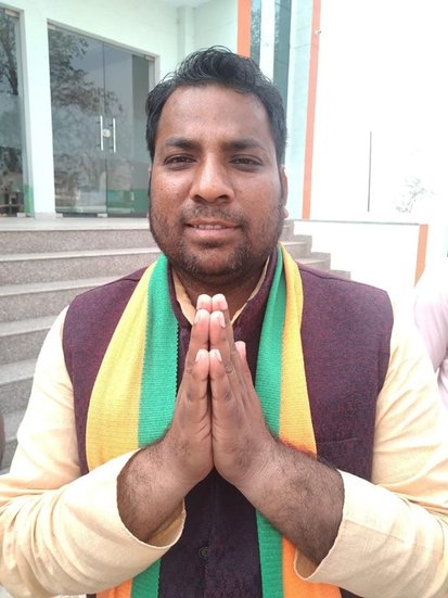  अनिल कुमार के बाद अगला नाम है सरवन निषाद का। चौरीचौरा सीट से निषाद पार्टी के  एमएलए सरवन के पास करीब 73 हजार रुपए की संपत्ति है।