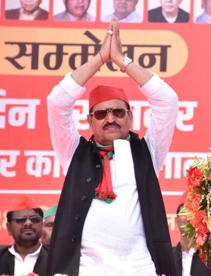 तीसरे सबसे अमीर विधायक का नाम है राकेश पांडे। राकेश पांडे जलालपुर सीट से सपा के एमएलए हैं। उनकी कुल संपत्ति करीब 59 करोड़ रुपये है। 