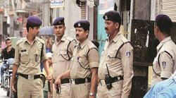 यूपी से चोर पकड़कर लाई MP पुलिस और गंगा स्‍नान कराने ले गई, वीडियो वायरल होने के बाद एसपी ने भेजा नोटिस