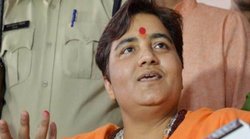 मुस्लिमों पर दिए साध्वी प्रज्ञा के बयान पर कांग्रेस नेता ने केंद्रीय अल्पसंख्यक मंत्री से पूछा- आप कब जा रहे हैं दूसरे देश?