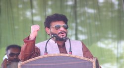 औरंगजेब पर क्यों नहीं बोल रहे, वो कहां से मिसाल हो गया?- पूछने लगीं पत्रकार, बोले ओवैसी के नेता पठान- मोदी को बोलिए कि कानून पास कर दें, नहीं जाएंगे वहां