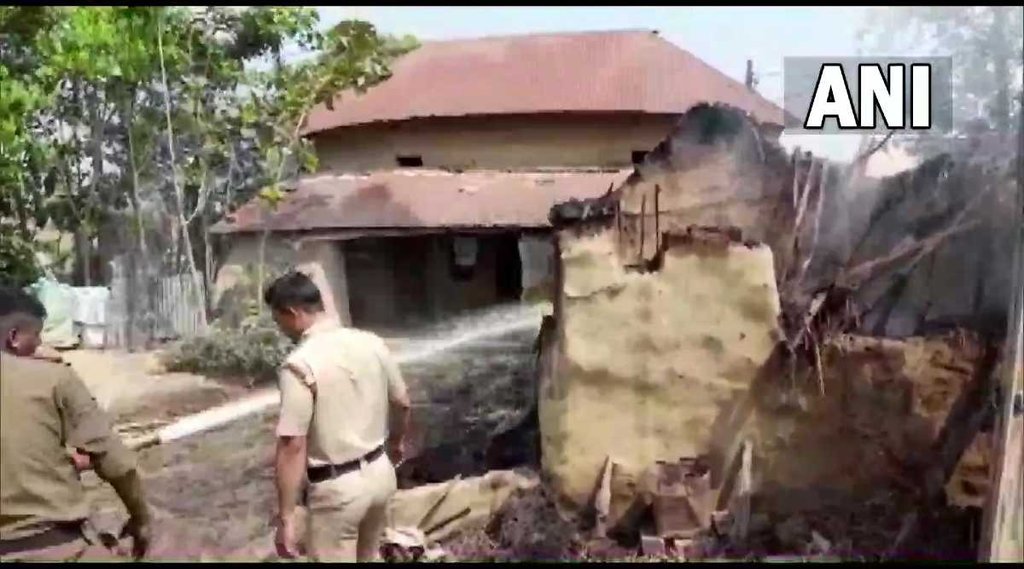 Birbhum houses set afire revenge| Birbhum, Violence| Trinamool Congress| deaths in west bengal