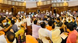 तो क्या पश्चिम बंगाल में लग जाएगा राष्ट्रपति शासन – विधानसभा में BJP और TMC विधायकों के बीच हुई हाथापाई तो सोशल मीडिया यूजर्स ने किए ऐसे कमेंट