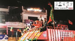 सपा का नाम का नाम सफा कर देंगे- यूपी में योगी आदित्यनाथ की वापसी के रुझान देख यूं मजे ले रहे लोग