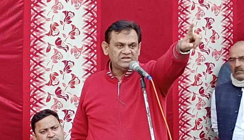 योगी सरकार में मंत्री रह चुके दिनेश खटीक इस बार भी हस्तिनापुर विधानसभा से विधायक बने हैं। वह आठवीं तक ही पढ़े हैं।