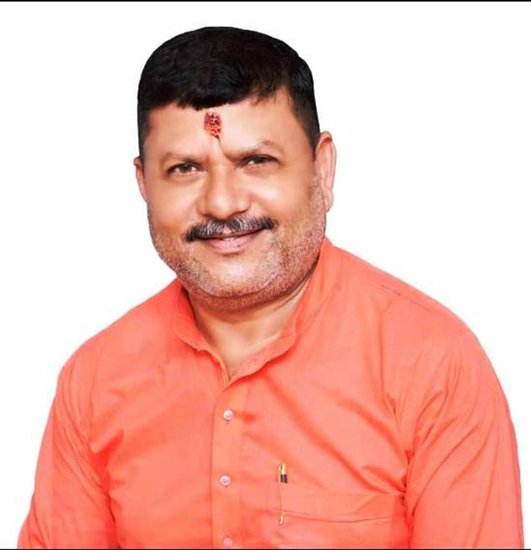 इसी कड़ी में एक नाम सीतापुर से बीजेपी विधायक राकेश राठौर गुरु का नाम भी शामिल है।