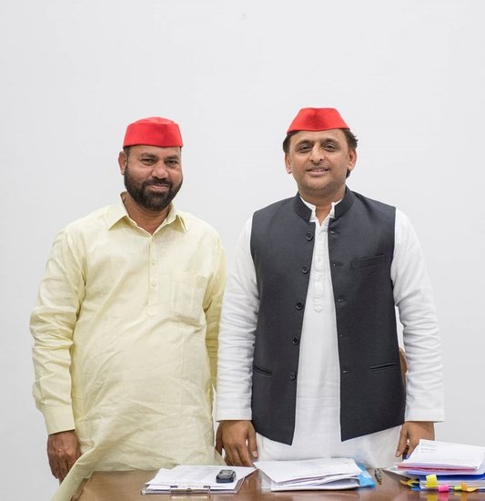 समाजवादी पार्टी के रफीक अंसारी मेरठ विधानसभा सीट से विजयी होकर विधानसभा पहुंचे हैं। उनकी शिक्षा भी आठवीं तक ही है।