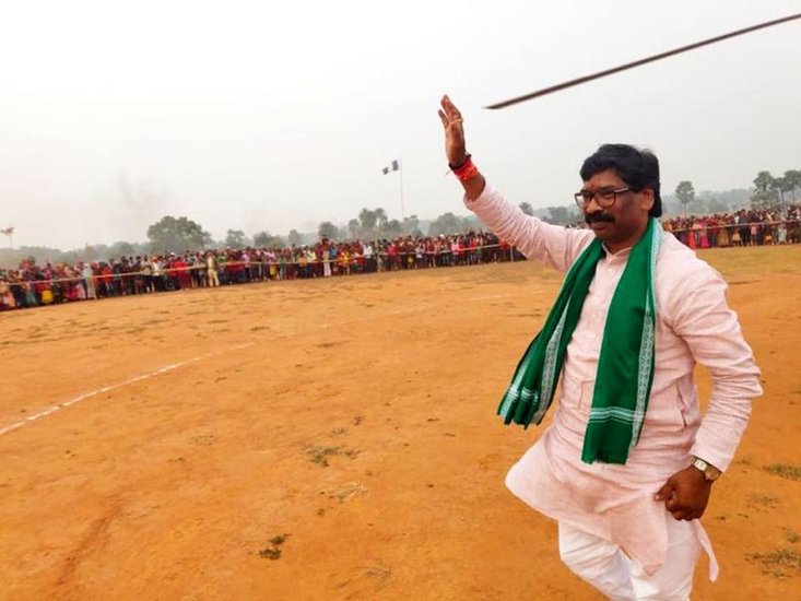 67वें पायदान पर झारखंड के सीएम हेमंत सोरेन का नाम है।