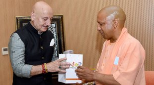 Yogi Anupam Kher| Anupam Kher Photo| Anupam kher With Yogi Photo|