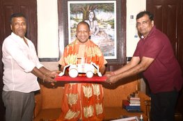 Yogi Photo| Buldozer Yogi| Yogi Buldozer