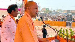 मुख्तार अंसारी के बेटे के बयान पर योगी आदित्यनाथ ने किया पलटवार- जैसे गुरु, वैसे चेला, सपा पर भी कसा तंज