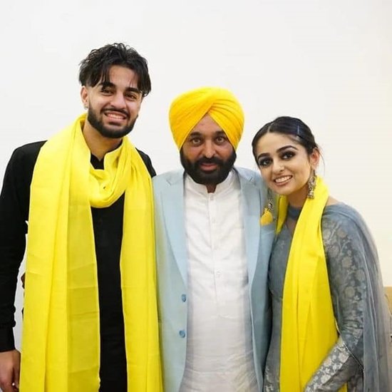 भगवंत मान अपने दोनों बच्चों से सात साल बाद मिले। दरअसल दोनों अमेरिका में रहते हैं।