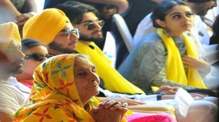 अमेरिका में पढ़ाई कर रहे बच्चों को जब पिता के सीएम बनने की जानकारी मिली तो वो खुद को रोक नहीं पाए और सात समुंदर पार कर चले आए पिता के पास।