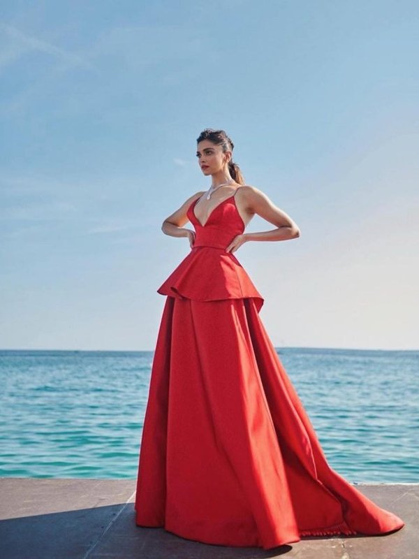 cropped-DEEPIKA-PADUKONE-IN-RED-GOWN-KILLER-LOOK-1.jpeg