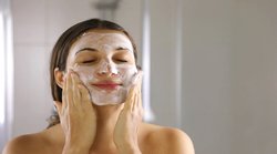 Skin Care Routine: सन बर्न से बचना है तो घर से निकलने से पहले जरूर कर लें ये 5 काम