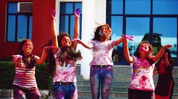 Holi 2022: होली के हानिकारक रंगों से आंखों को बचाना है तो इन 4 टिप्स को अपनाएं