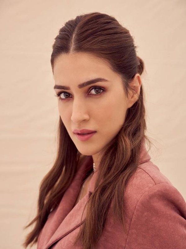 kriti stunning