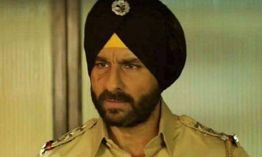 बॉलीवुड एक्टर सैफ अली खान फिल्मों में तो पुलिस वाले का किरदार निभा ही चुके हैं। साथ ही चर्चित वेब सीरीज सेक्रेड गेम्स में भी सैफ अली खान के काम को काफी सराहा गया था। इस वेब सीरीज को आप नेटफ्लिक्स पर देख सकते हैं।