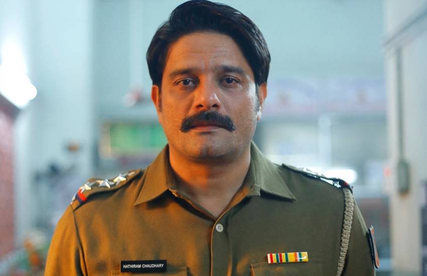 ओटीटी पर रिलीज क्राइम थ्रिलर वेब सीरिज में दिखाया जाता है कि सारी जिम्मेदारी पुलिस के कंधों पर होती है। इसी वजह से इन वेब सीरीज में पुलिस के किरदार के लिए कास्टिंग सोच समझकर की जाती है। बॉलीवुड के कुछ एक्टर्स इस तरह के रोल में काफी सुर्खियां बटोर चुके हैं। आइए जानते हैं कौन-कौन हैं इस लिस्ट में शामिल।