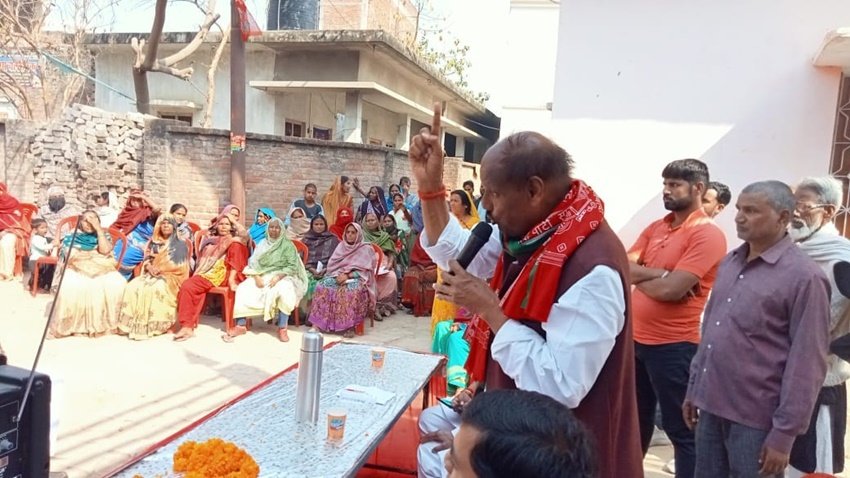 सपा के दुर्गा प्रसाद यादव आजमगढ़ सदर से लगातार 9वीं बार विधायक चुने गए हैं। वह पहली बार 1985 में जीते थे, फिर 1989, 1991, 1996, 2002, 2007, 2012 और 2017 का चुनाव भी जीते।