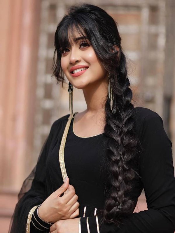 shivangi joshi style