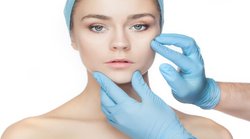 Skin Care: चेहरे पर दिख रहा है बढ़ती उम्र का असर तो डाइट में शामिल करें ये दो विटामिन