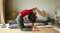 Hair Care Tips: बालों की अच्छी सेहत के लिए डाइट के साथ ही करें योग भी, जानिए एक्सपर्ट की राय