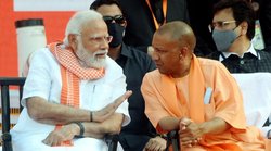 यूपीः योगी के घर दूसरी बार PM मोदी, करेंगे मंत्रियों संग डिनर मीटिंग, जानें क्या है इसकी अहमियत