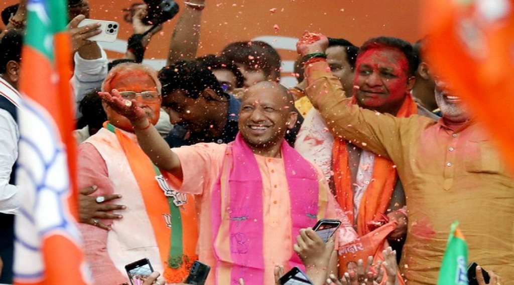 यूपी विधानसभा चुनाव में जीत के बाद भाजपा मुख्यालय में योगी आदित्यनाथ। (फोटो- एएनआई)