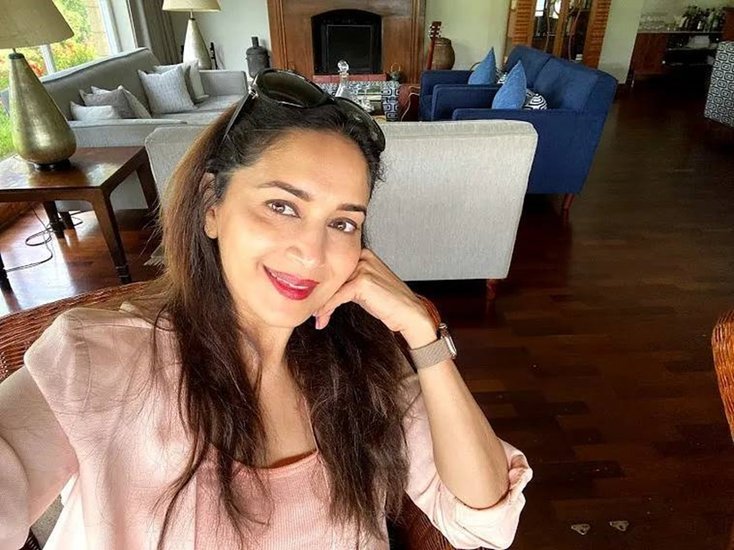 माधुरी दीक्षित शादी के बाद पति संग अमेरिका में सेटल हो गई हैं। सालों बाद वह दोबारा एंटरटेनमेंट की दुनिया से जुड़ी हैं। मुंबई में माधुरी 12.5 लाख रुपये के रेंट पर रहती हैं।