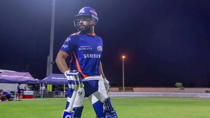 Rohit Sharma MI IPL 2022:  ऐसा पहली बार हुआ है जब Mumbai Indian (MI) को लगातार 8 हार सामना करना पड़ा है। इस तरह की चर्चा है कि इन हारों से सबक लेते हुए रोहित शर्मा (Rohit Sharma) से कप्तानी छीनी जा सकती है। वैसे इससे पहले भी कई प्लेयर्स को बीच सीजन टीम की कप्तानी से इस्तीफा देना पड़ा है। आइए डालते हैं ऐसे ही कुछ चर्चित नामों पर एक नजर: 