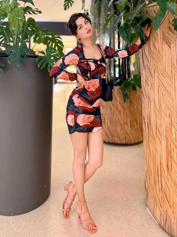 AVNEET KAUR IN THAILAND - GLAMOUR KA TADKA