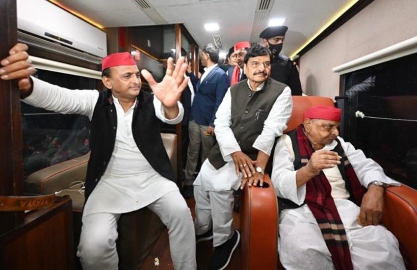 Shivpal Yadav wife: समाजवादी पार्टी (Samajwadi Party) से अलग होकर प्रगतिशील समाजवादी पार्टी (PSP) बनाने वाले शिवपाल यादव (Shivpal Yadav) जसवंत नगर विधानसभी सीट से छठी बार विधायक चुने गए हैं। वह अपना कोई भी विधानसभा चुनाव नहीं हारे हैं। बात शिवपाल के निजी जीवन की करें तो उनकी शादी सरला यादव (Sarla Yadav) से हुई है। सरला यादव के पास शिवपाल से करीब दो गुना ज्यादा संपत्ति है। डिंपल यादव (Dimple Yadav) के चाचा ने इस बात की जानकारी खुद दी है।