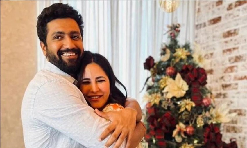 शादी के बाद विकी कौशल और कैटरीना कैफ जुहू के राजमहल सोसायटी के फ्लैट में सेटल हुए हैं। इनके आशियाने का रेंट आठ लाख रुपये प्रति माह है।