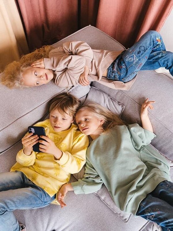 CHILDREN USING MOBILE PHONE