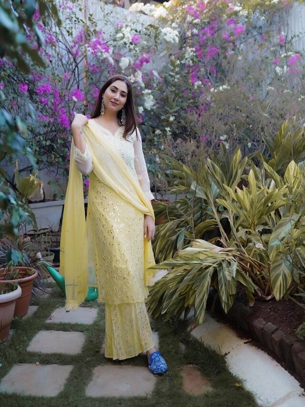 DISHA PARMAR IN OPEN HAIRSTYLE