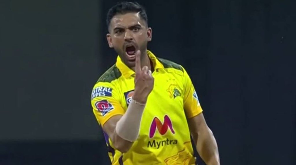 तेज गेंदबाज दीपक चाहर के चोटिल होने से चेन्नई सुपरकिंग्स के साथ-साथ टीम इंडिया की परेशानी बढ़ सकती है। (सोर्स- आईपीएल)
