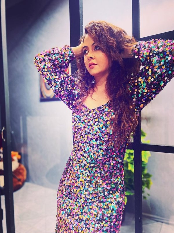 Devoleena Bhattacharjeen stuns