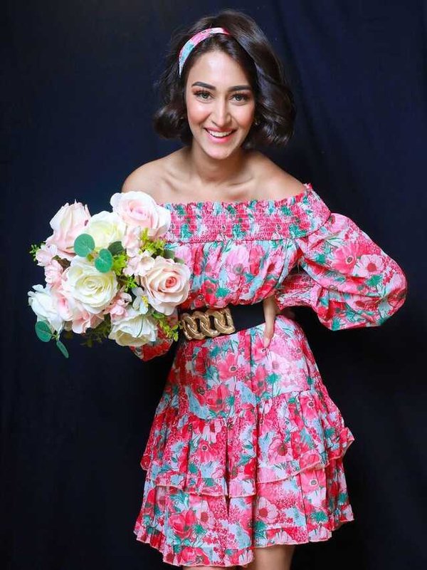 ERICA FERNANDES IN CUTE PRINTED DRESS LOOK