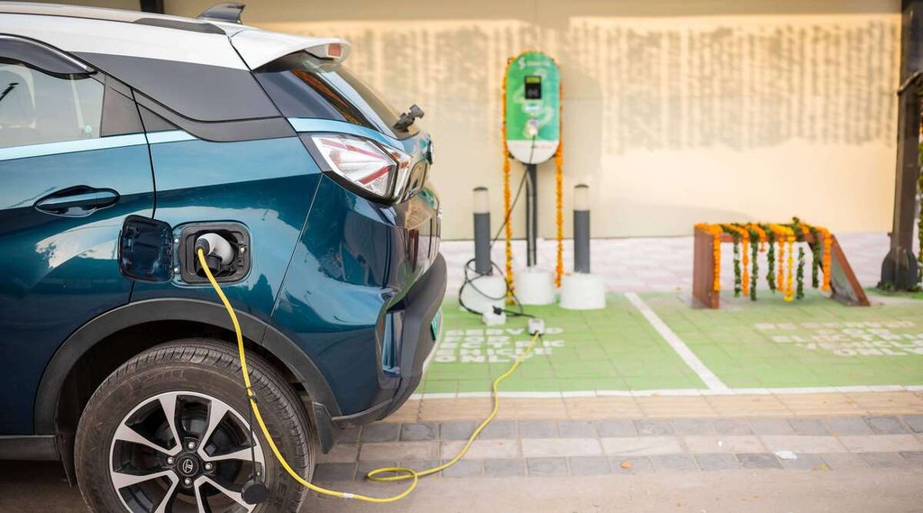 Electric Vehicle Free Charging Offer । Electric Vehicle । Electric Two Wheeler