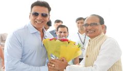 MP के मुख्यमंत्री से मिले बॉलीवुड एक्टर अक्षय कुमार, फोटो देख लोग करने लगे ऐसे कमेंट्स