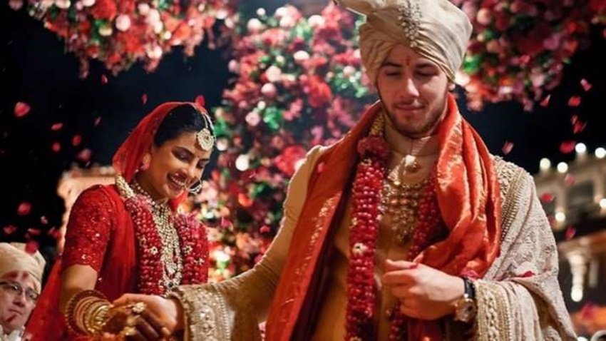 निक जोनस संग शादी के टाइम प्रियंका चोपड़ा ने जो जयमाला चुनी थी वह लिली के फूलों से बनी थी।