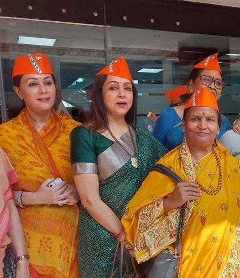 बता दें कि 2014 में हेमा मालिनी पहली बार मथुरा से चुनाव जीती थीं। 2019 में भी बीजेपी के टिकट पर जीतकर वह संसद पहुंचीं।